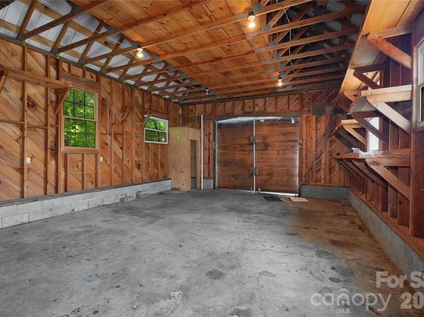 587 Old Hendersonville Highway, Brevard, NC 28712.  MLS# CAR4380323, YatesRealty ID 27309. 