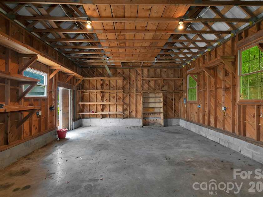 587 Old Hendersonville Highway, Brevard, NC 28712.  MLS# CAR4380323, YatesRealty ID 27309. 