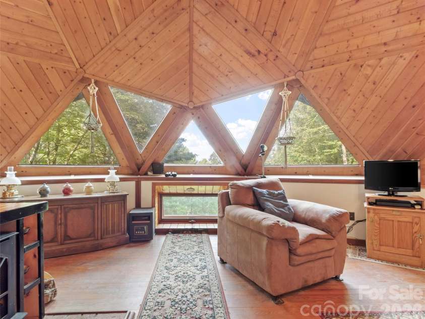 60 Persimmons Lane, Burnsville, NC 28714.  MLS# CAR4287667, YatesRealty ID 2731. 