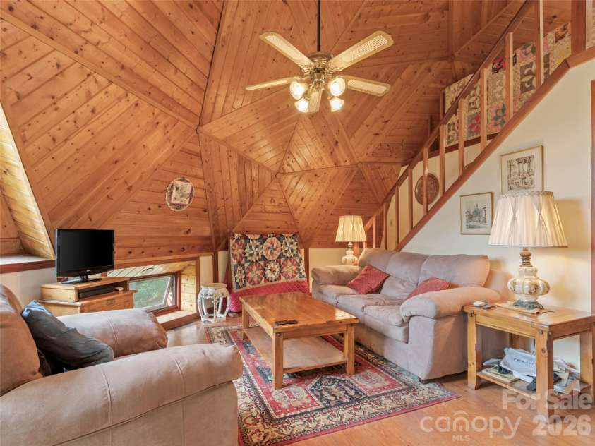 60 Persimmons Lane, Burnsville, NC 28714.  MLS# CAR4287667, YatesRealty ID 2731. 