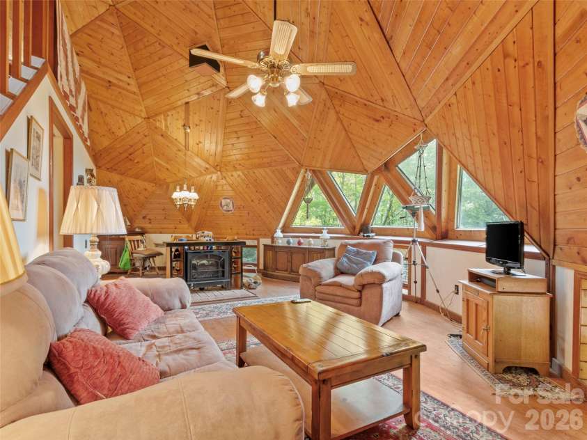 60 Persimmons Lane, Burnsville, NC 28714.  MLS# CAR4287667, YatesRealty ID 2731. 