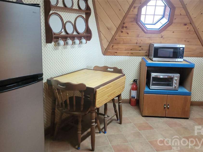 60 Persimmons Lane, Burnsville, NC 28714.  MLS# CAR4287667, YatesRealty ID 2731. 