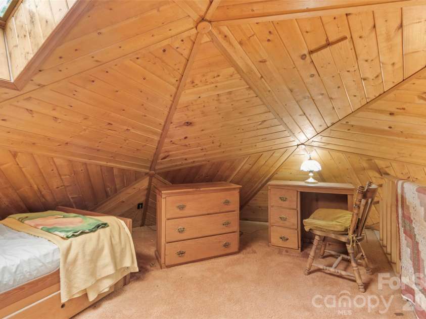 60 Persimmons Lane, Burnsville, NC 28714.  MLS# CAR4287667, YatesRealty ID 2731. 