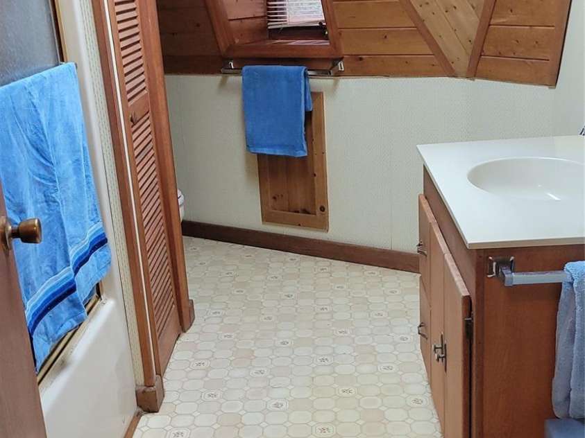 60 Persimmons Lane, Burnsville, NC 28714.  MLS# CAR4287667, YatesRealty ID 2731. 