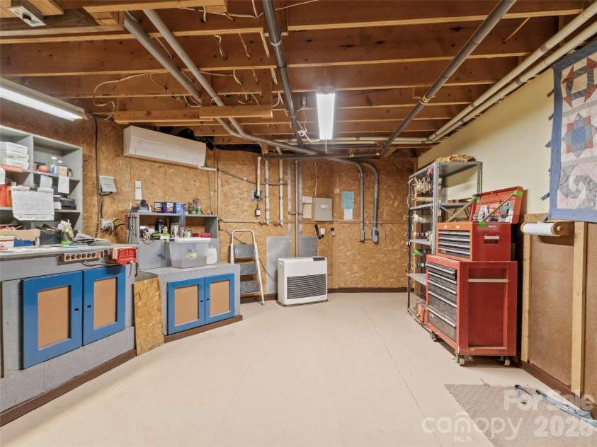 60 Persimmons Lane, Burnsville, NC 28714.  MLS# CAR4287667, YatesRealty ID 2731. 