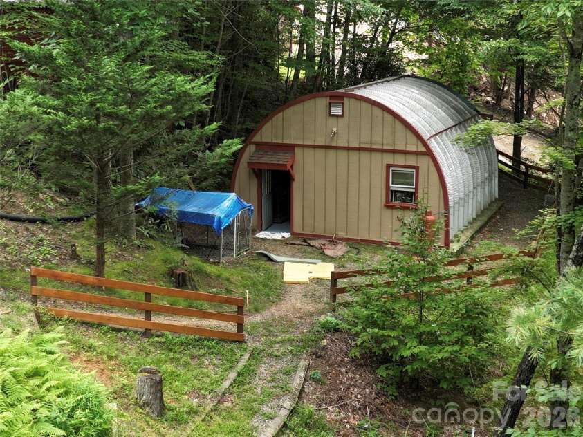 60 Persimmons Lane, Burnsville, NC 28714.  MLS# CAR4287667, YatesRealty ID 2731. 