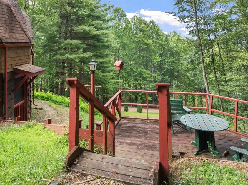 60 Persimmons Lane, Burnsville, NC 28714.  MLS# CAR4287667, YatesRealty ID 2731. 