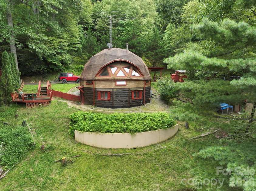 60 Persimmons Lane, Burnsville, NC 28714.  MLS# CAR4287667, YatesRealty ID 2731. 