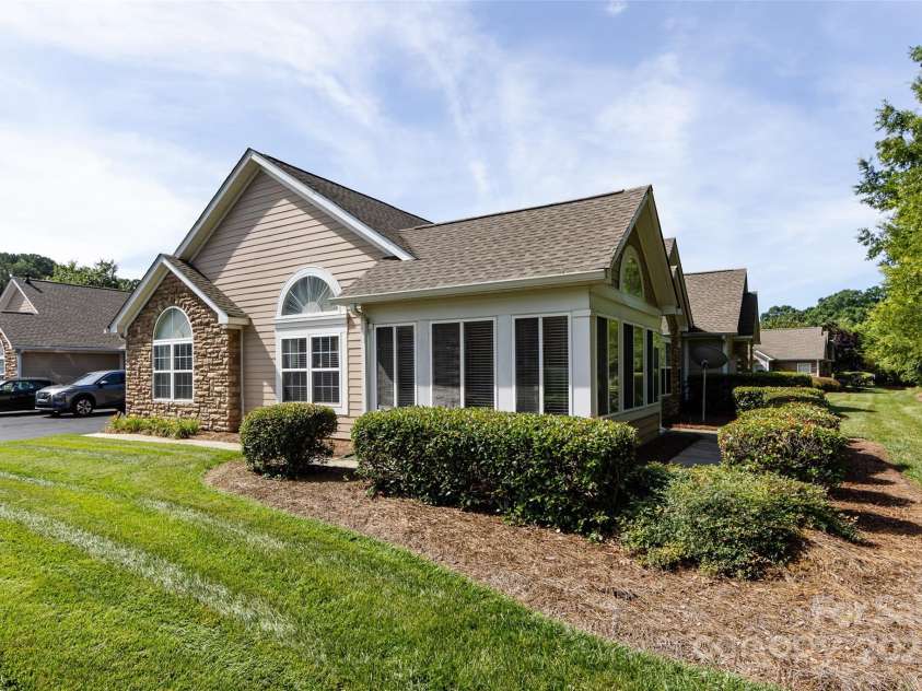 6811 Ledgestone Place, Charlotte, NC 28227.  MLS# CAR4272625, YatesRealty ID 27310. 