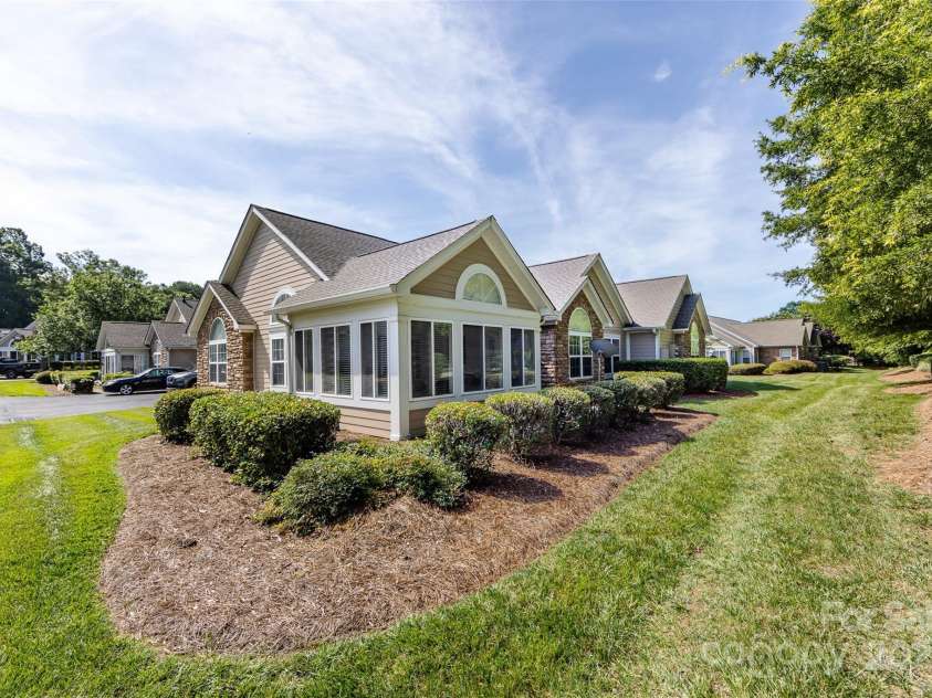 6811 Ledgestone Place, Charlotte, NC 28227.  MLS# CAR4272625, YatesRealty ID 27310. 