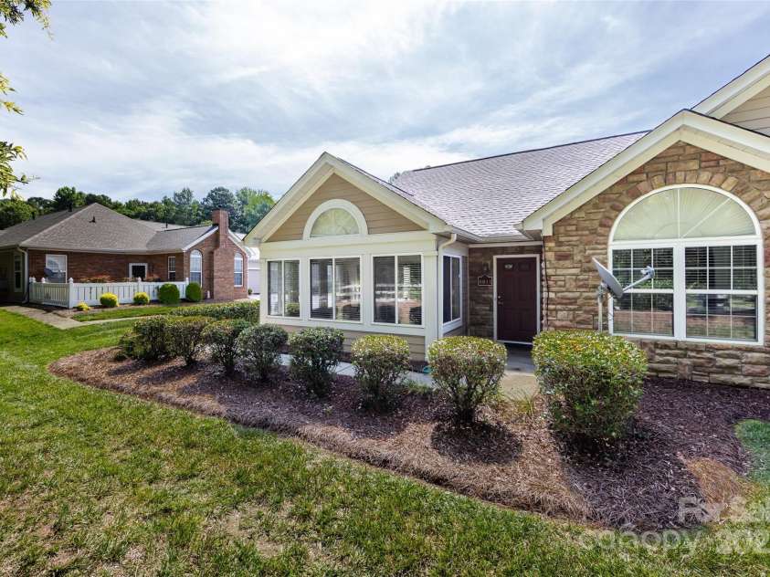 6811 Ledgestone Place, Charlotte, NC 28227.  MLS# CAR4272625, YatesRealty ID 27310. 