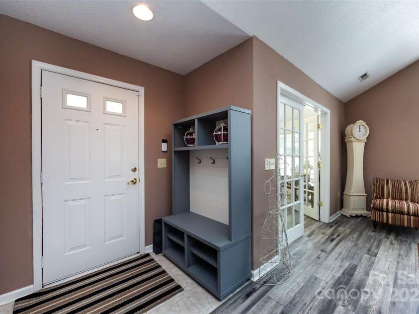 6811 Ledgestone Place, Charlotte, NC 28227.  MLS# CAR4272625, YatesRealty ID 27310. 