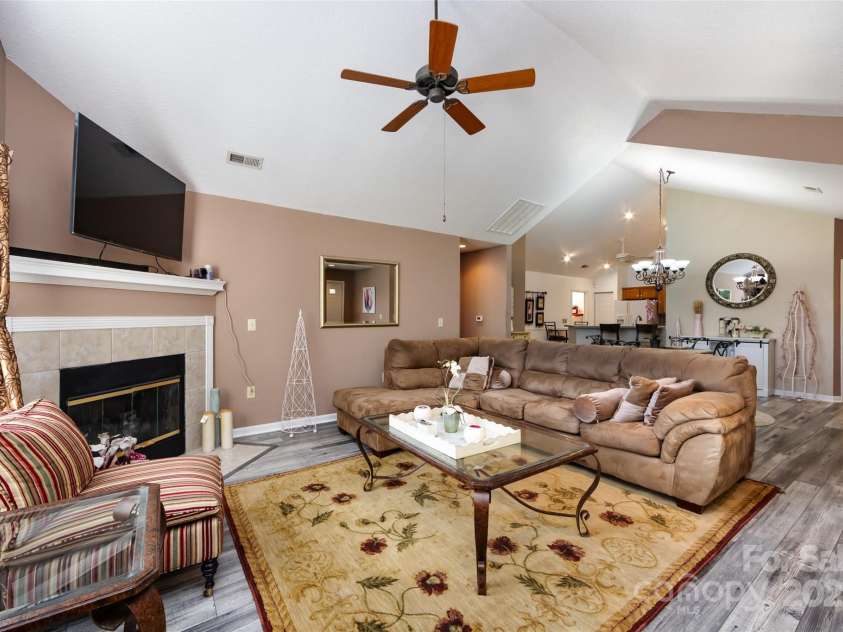 6811 Ledgestone Place, Charlotte, NC 28227.  MLS# CAR4272625, YatesRealty ID 27310. 