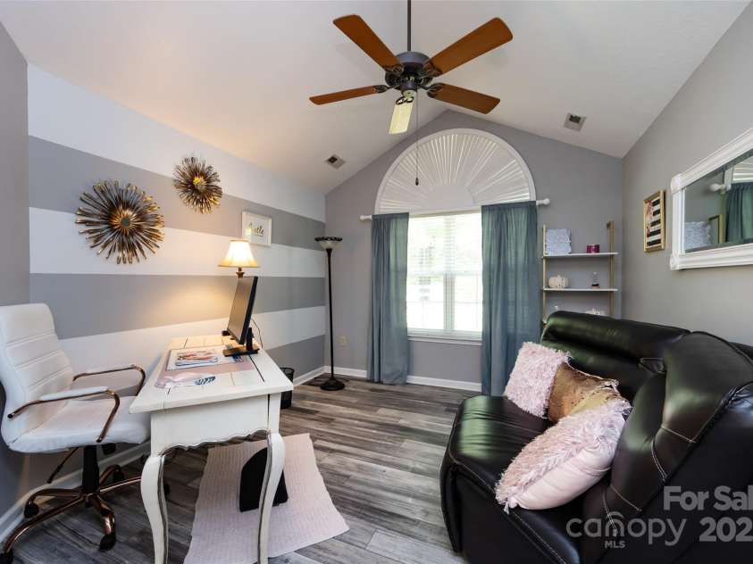 6811 Ledgestone Place, Charlotte, NC 28227.  MLS# CAR4272625, YatesRealty ID 27310. 