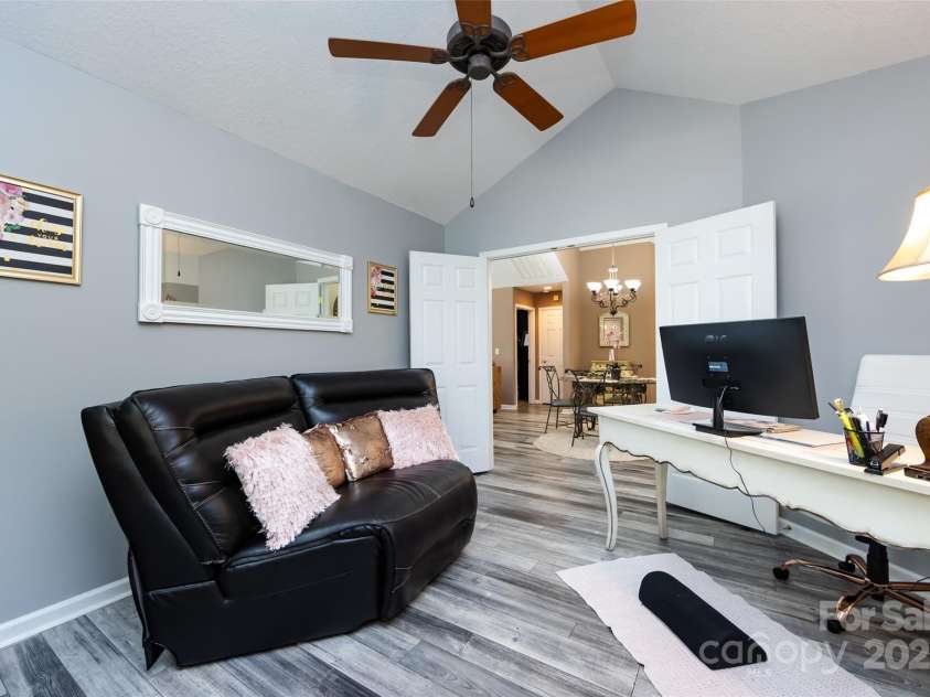 6811 Ledgestone Place, Charlotte, NC 28227.  MLS# CAR4272625, YatesRealty ID 27310. 