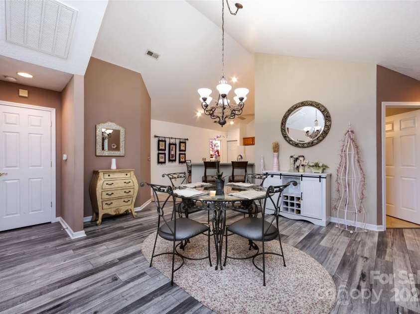 6811 Ledgestone Place, Charlotte, NC 28227.  MLS# CAR4272625, YatesRealty ID 27310. 