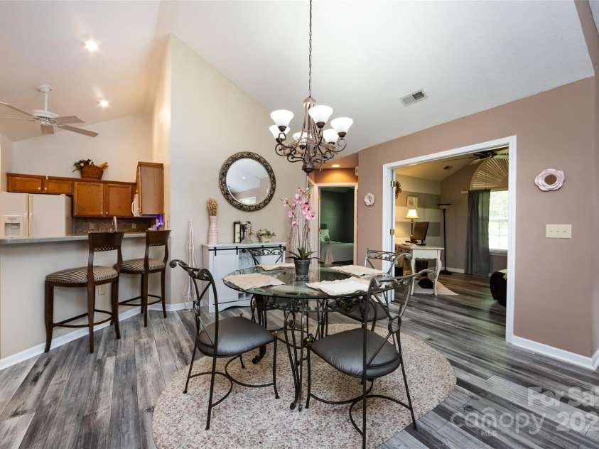 6811 Ledgestone Place, Charlotte, NC 28227.  MLS# CAR4272625, YatesRealty ID 27310. 