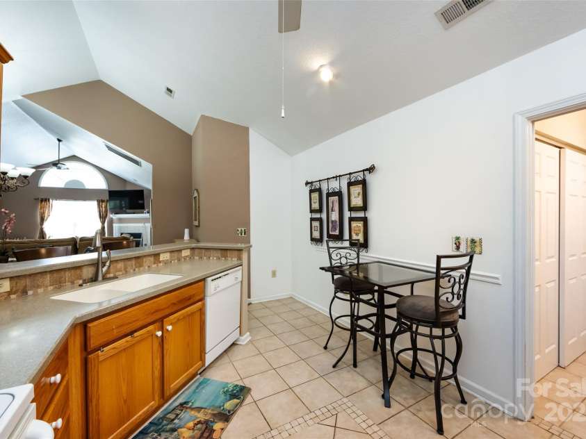 6811 Ledgestone Place, Charlotte, NC 28227.  MLS# CAR4272625, YatesRealty ID 27310. 