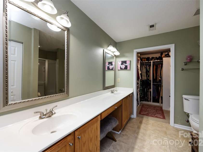 6811 Ledgestone Place, Charlotte, NC 28227.  MLS# CAR4272625, YatesRealty ID 27310. 