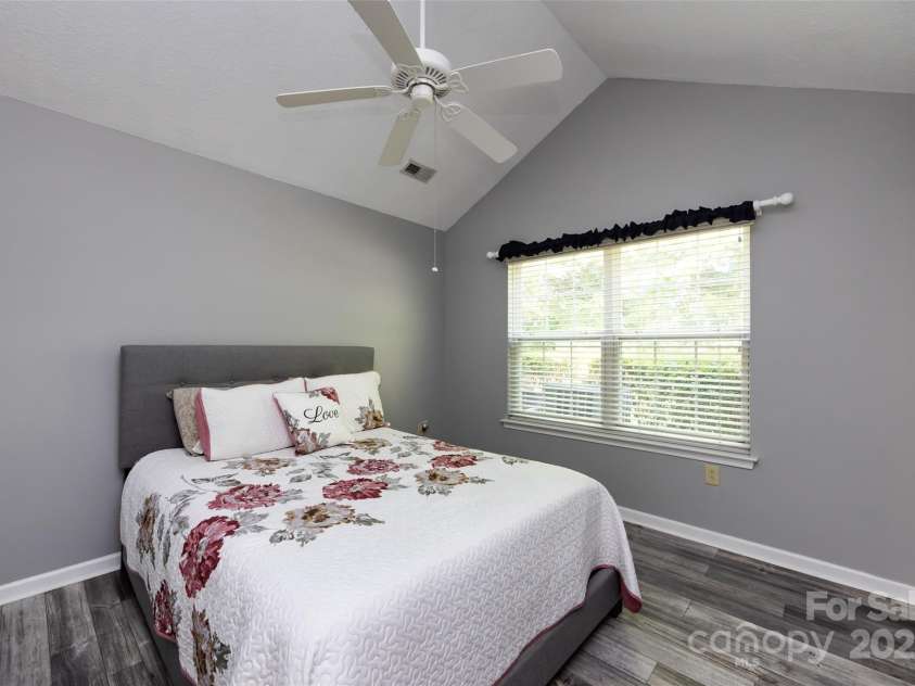 6811 Ledgestone Place, Charlotte, NC 28227.  MLS# CAR4272625, YatesRealty ID 27310. 