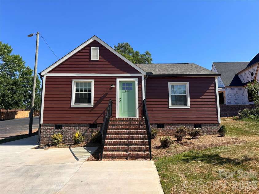 102 Lincoln Street, Belmont, NC 28012.  MLS# CAR4387899, YatesRealty ID 27311. 