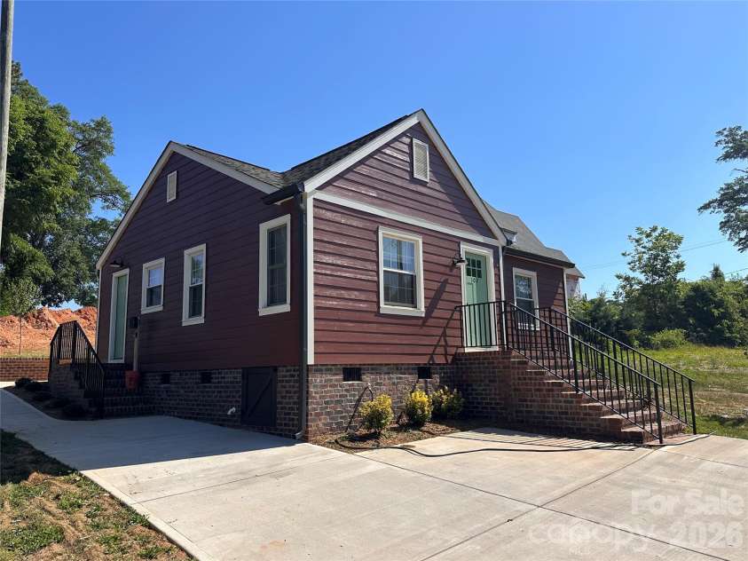 102 Lincoln Street, Belmont, NC 28012.  MLS# CAR4387899, YatesRealty ID 27311. 
