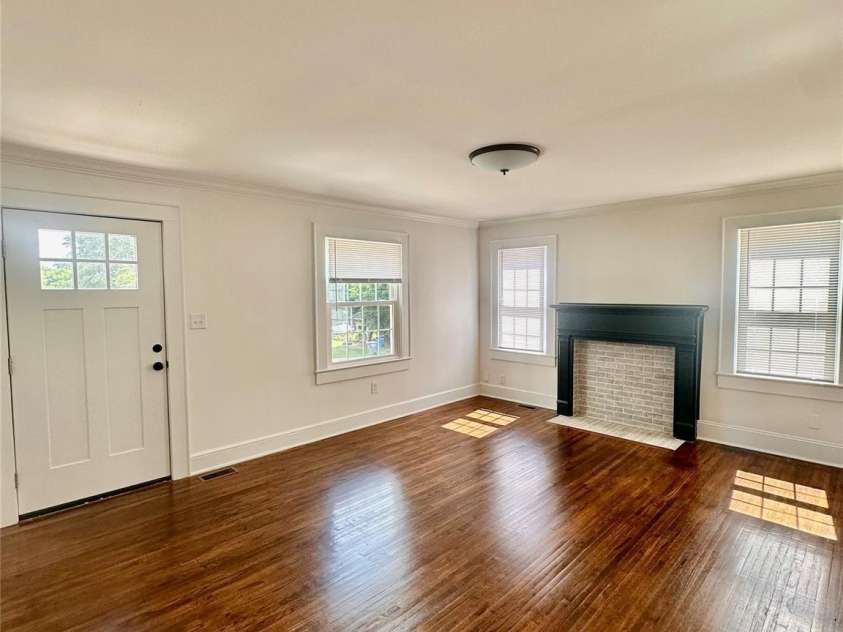 102 Lincoln Street, Belmont, NC 28012.  MLS# CAR4387899, YatesRealty ID 27311. 