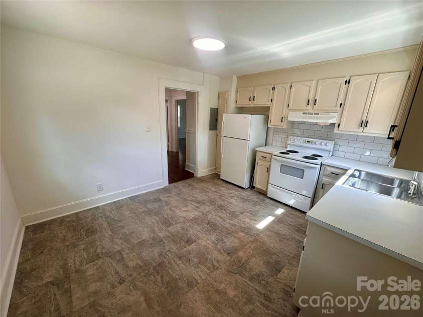 102 Lincoln Street, Belmont, NC 28012.  MLS# CAR4387899, YatesRealty ID 27311. 