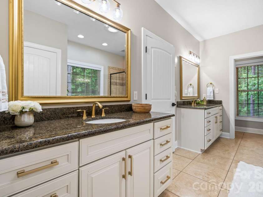 4950 River Hills Drive, Denver, NC 28037.  MLS# CAR4356776, YatesRealty ID 27312. Dual Vanites