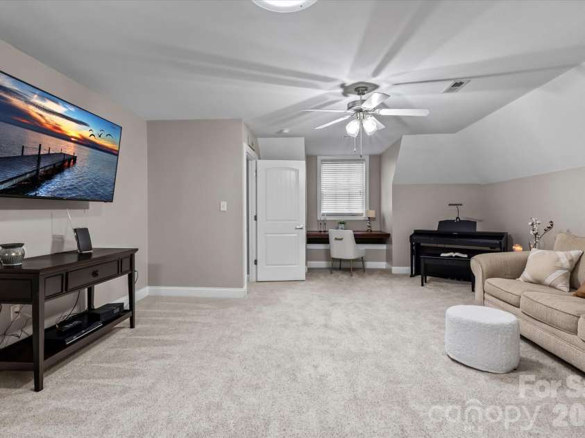 4950 River Hills Drive, Denver, NC 28037.  MLS# CAR4356776, YatesRealty ID 27312. Flex space on 2nd Floor
