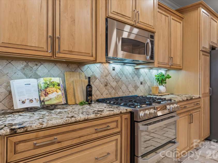 4950 River Hills Drive, Denver, NC 28037.  MLS# CAR4356776, YatesRealty ID 27312. Gourmet Kitchen w/Gas Stove Top