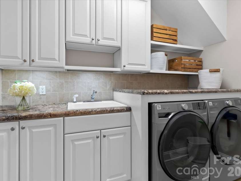 4950 River Hills Drive, Denver, NC 28037.  MLS# CAR4356776, YatesRealty ID 27312. Laundry Room off of Kitchen & Primary Hall