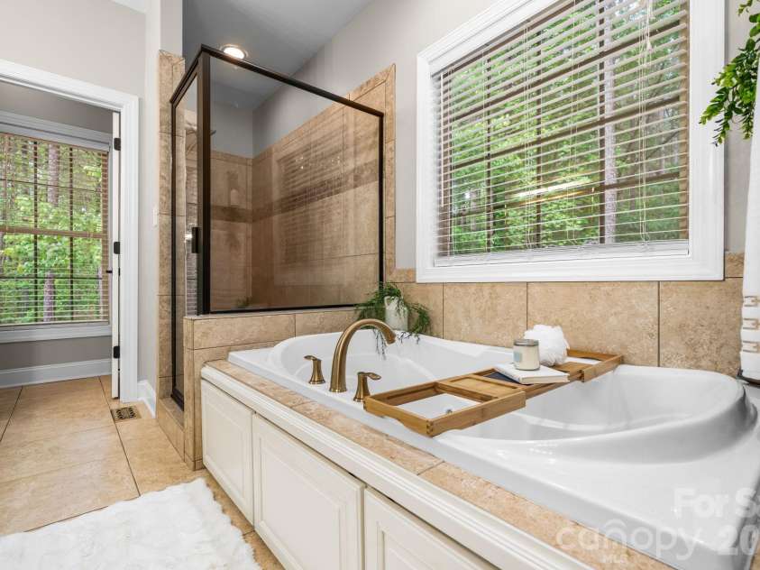 4950 River Hills Drive, Denver, NC 28037.  MLS# CAR4356776, YatesRealty ID 27312. Primary Walk-in