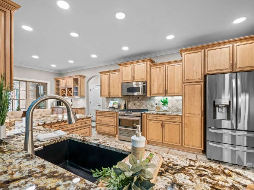 4950 River Hills Drive, Denver, NC 28037.  MLS# CAR4356776, YatesRealty ID 27312. Spacious Kitchen Designed To Gather