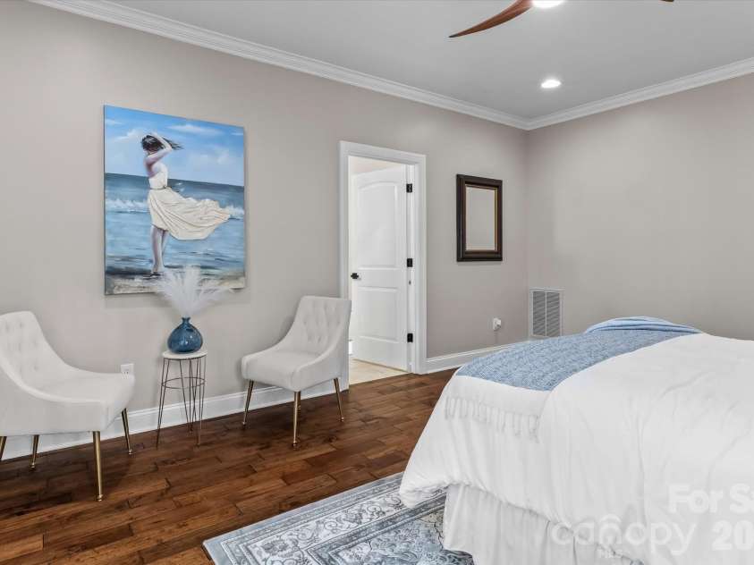 4950 River Hills Drive, Denver, NC 28037.  MLS# CAR4356776, YatesRealty ID 27312. Thoughtful touches
