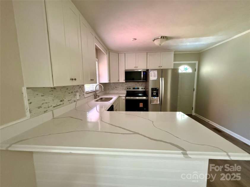 206 College Avenue, Shelby, NC 28152.  MLS# CAR4318115, YatesRealty ID 27316. 