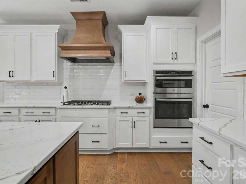 3826 Dahlia Drive, Harrisburg, NC 28075.  MLS# CAR4402406, YatesRealty ID 27316. Kitchen Hood