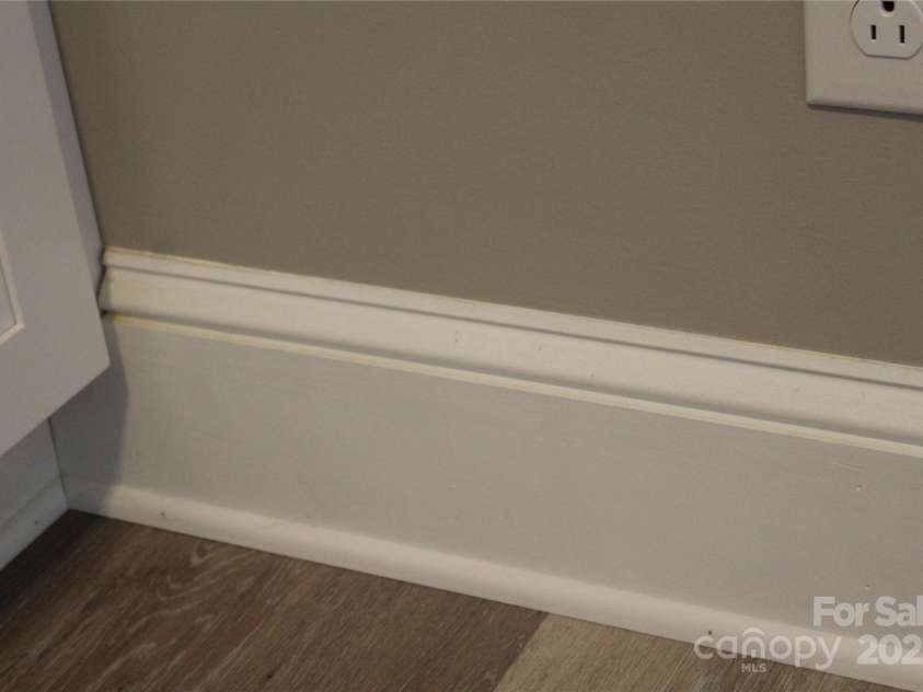 1421 Thompson Avenue, Charlotte, NC 28216.  MLS# CAR4259124, YatesRealty ID 27317. 7