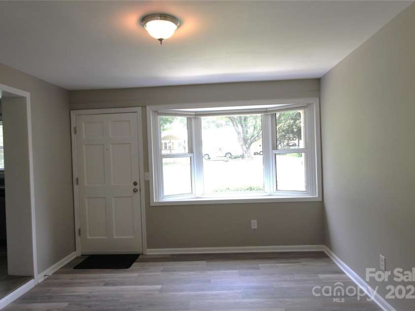 1421 Thompson Avenue, Charlotte, NC 28216.  MLS# CAR4259124, YatesRealty ID 27317. Dinning room with huge bay window
