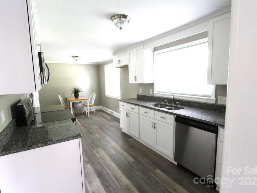 1421 Thompson Avenue, Charlotte, NC 28216.  MLS# CAR4259124, YatesRealty ID 27317. Kitchen