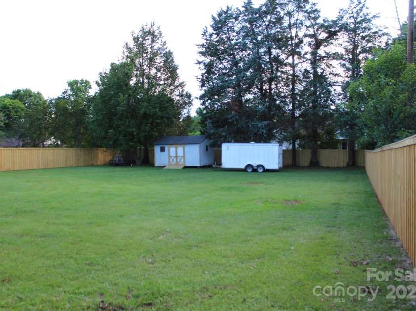 1421 Thompson Avenue, Charlotte, NC 28216.  MLS# CAR4259124, YatesRealty ID 27317. Large totally fenced level back yard
