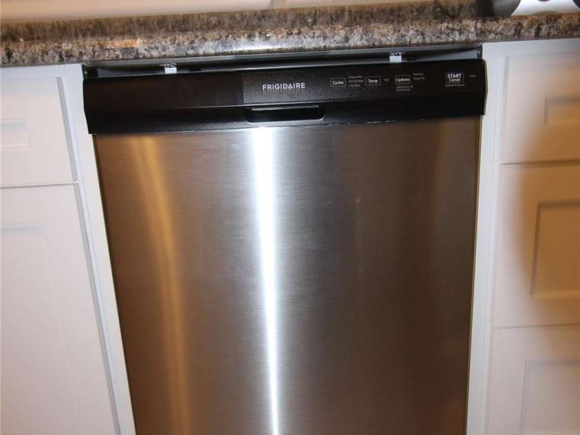 1421 Thompson Avenue, Charlotte, NC 28216.  MLS# CAR4259124, YatesRealty ID 27317. New dishwasher