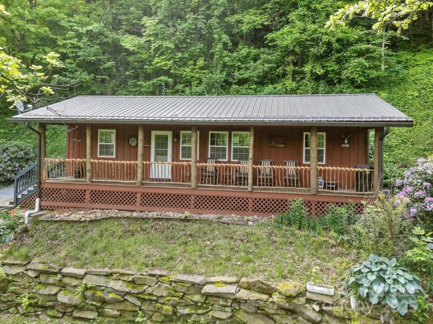 79 Jeffrey Lane, Waynesville, NC 28785.  MLS# CAR4258245, YatesRealty ID 27319. 