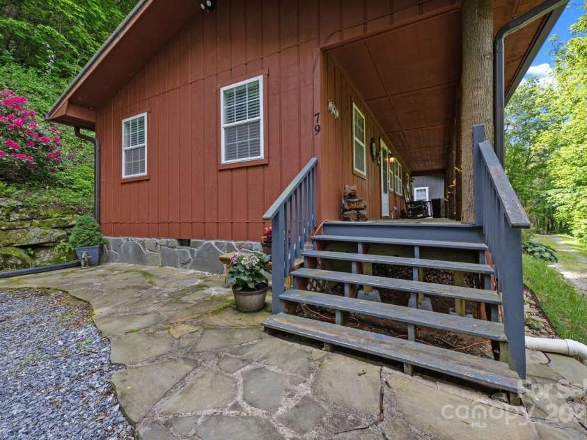 79 Jeffrey Lane, Waynesville, NC 28785.  MLS# CAR4258245, YatesRealty ID 27319. 