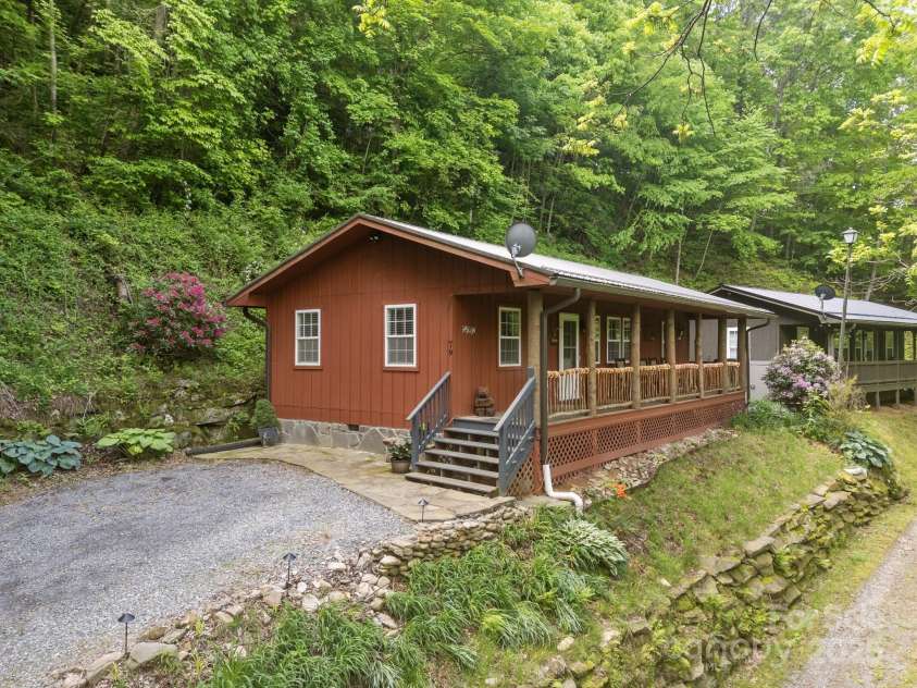 79 Jeffrey Lane, Waynesville, NC 28785.  MLS# CAR4258245, YatesRealty ID 27319. 
