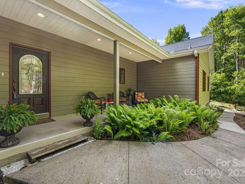 411 Alta Circle, Hendersonville, NC 28739.  MLS# CAR4250586, YatesRealty ID 2732. 