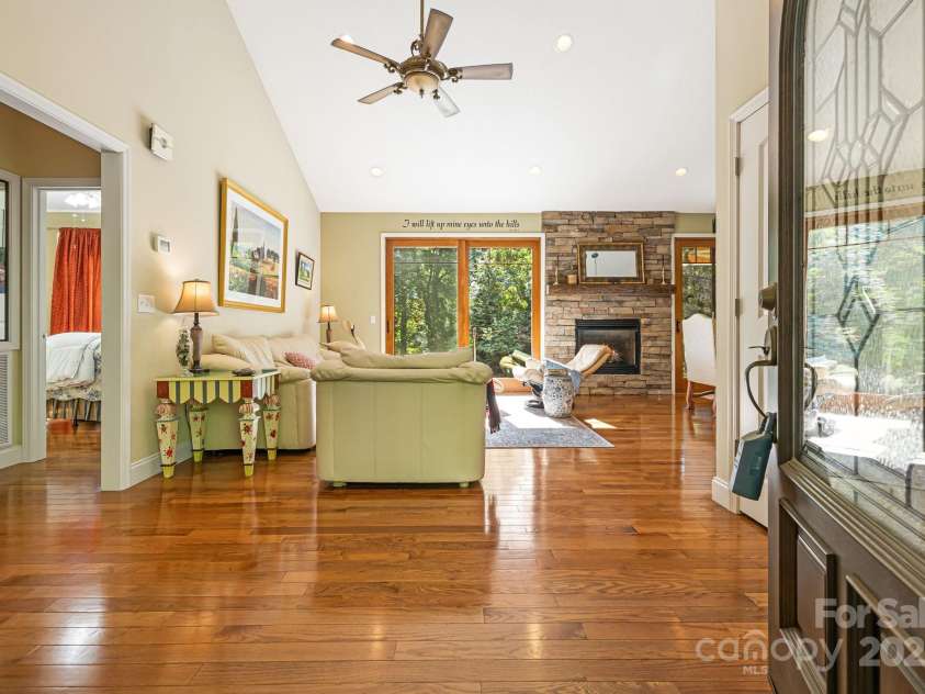 411 Alta Circle, Hendersonville, NC 28739.  MLS# CAR4250586, YatesRealty ID 2732. 