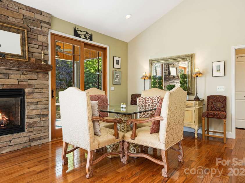 411 Alta Circle, Hendersonville, NC 28739.  MLS# CAR4250586, YatesRealty ID 2732. 