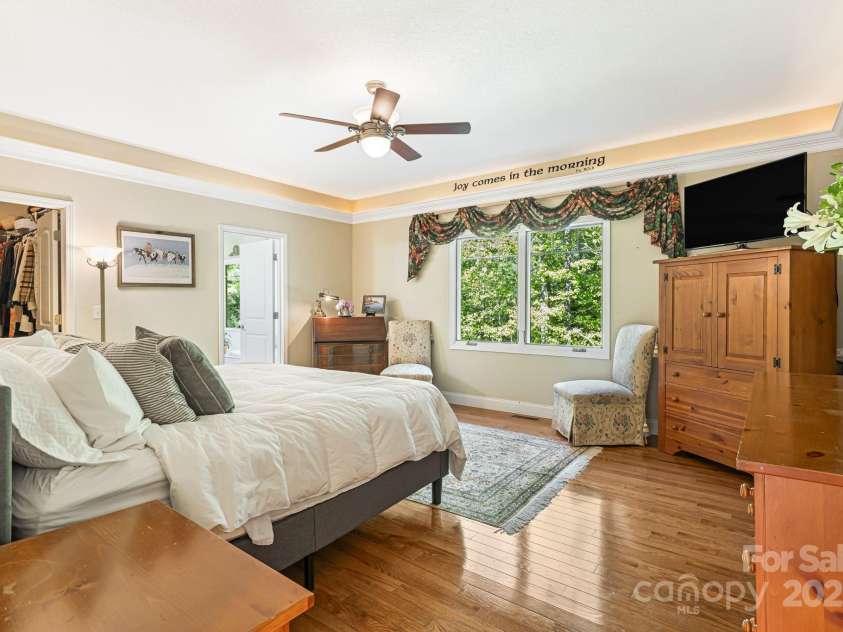 411 Alta Circle, Hendersonville, NC 28739.  MLS# CAR4250586, YatesRealty ID 2732. 