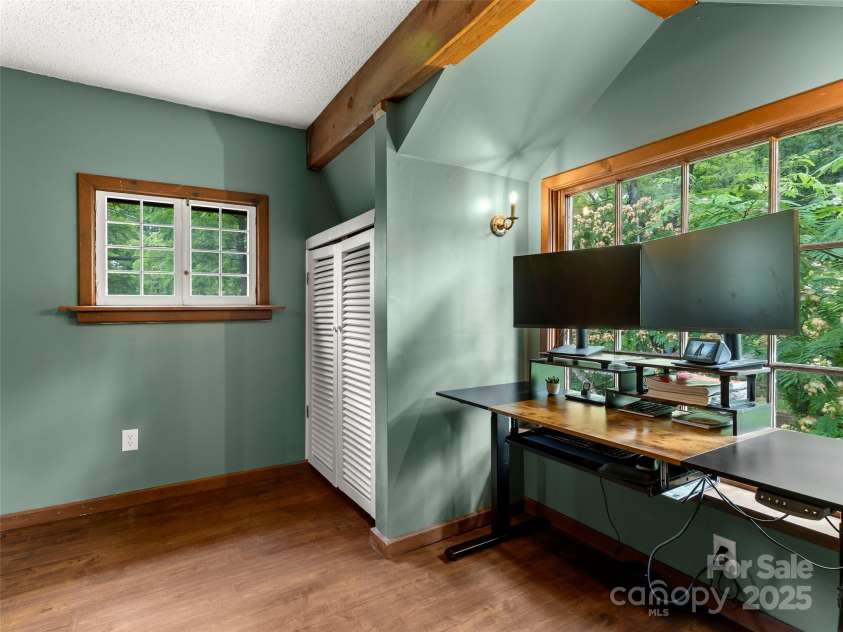 707 Miami Terrace, Hendersonville, NC 28791.  MLS# CAR4276705, YatesRealty ID 27320. 